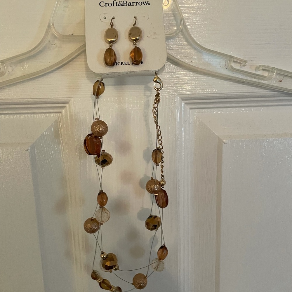 Necklace and earrings set